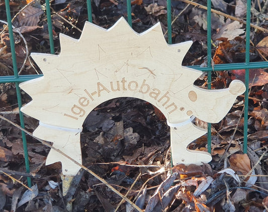 Das große Modell der Igel-Autobahn, um auf sympatische Art und Weise den Durchgang zu kennzeichnen.